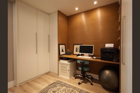 Apartamento à venda com 183m², 3 quartos e 2 vagasEscritório