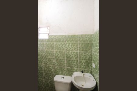 Banheiro de casa para alugar com 1 quarto, 42m² em Parque dos Bancarios, São Paulo