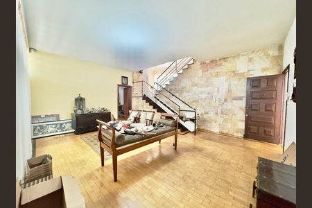 Casa à venda com 4 quartos, 300m² em Sion, Belo Horizonte