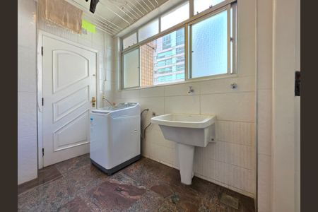 Apartamento à venda com 322m², 5 quartos e 3 vagasÁrea e banheiro de Serviço 