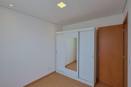 Quarto 1 de apartamento para alugar com 2 quartos, 45m² em Chácara Cotia, Contagem