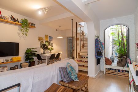 Casa à venda com 130m², 2 quartos e 1 vagaSala