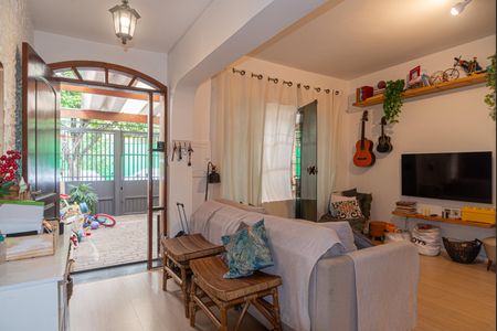 Casa à venda com 130m², 2 quartos e 1 vagaSala