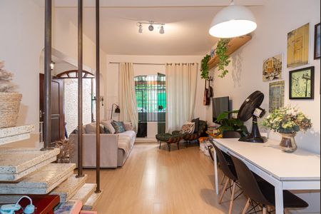 Casa à venda com 130m², 2 quartos e 1 vagaSala