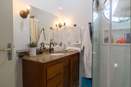 Casa à venda com 130m², 2 quartos e 1 vagaBanheiro