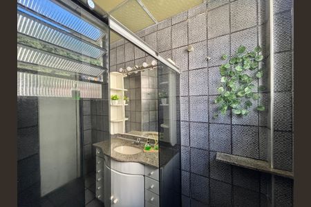 Apartamento à venda com 100m², 3 quartos e sem vagaBanheiro social