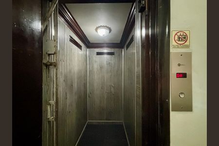 Apartamento à venda com 100m², 3 quartos e sem vagaHall de entrada externo - social e de serviço - elevador