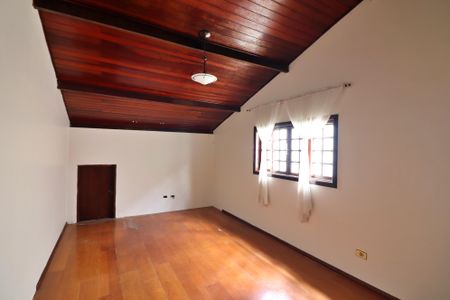 Casa à venda com 239m², 3 quartos e 2 vagasSótão