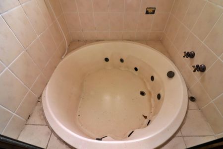 Casa à venda com 239m², 3 quartos e 2 vagasSuíte 1 Banheiro 