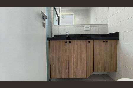 Apartamento para alugar com 70m², 2 quartos e 1 vaga Apartamento para alugar com 70m², 2 quartos e 1 vagaBanheiro da Suíte