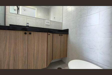 Apartamento para alugar com 70m², 2 quartos e 1 vaga Apartamento para alugar com 70m², 2 quartos e 1 vagaBanheiro da Suíte