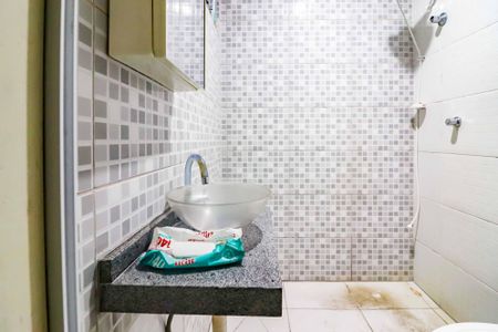 Banheiro de kitnet/studio para alugar com 1 quarto, 34m² em Vila Pirajussara, São Paulo