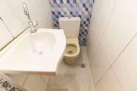 Casa de condomínio à venda com 64m², 2 quartos e 1 vagaLavabo