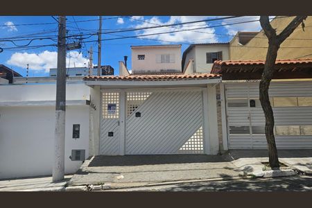 Casa para alugar com 100m², 2 quartos e 4 vagasFachada