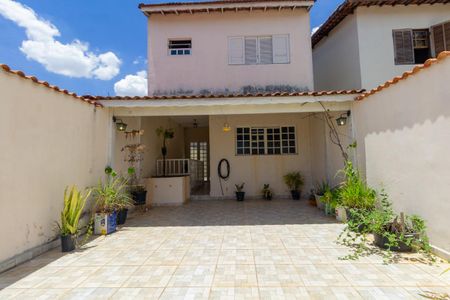 Casa para alugar com 100m², 2 quartos e 4 vagasVaranda