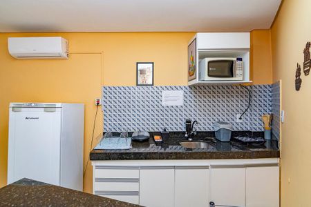Cozinha de kitnet/studio para alugar com 1 quarto, 28m² em Minas Brasil, Belo Horizonte