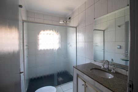 Banheiro de casa para alugar com 1 quarto, 80m² em Vila Tiradentes, São Paulo