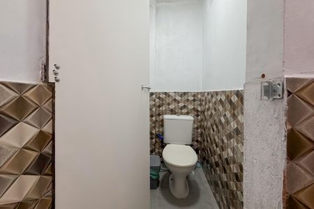 Casa para alugar com 372m², 6 quartos e 7 vagas Casa para alugar com 372m², 6 quartos e 7 vagasEdícula - Banheiro