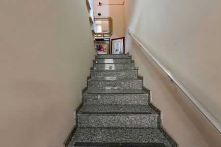 Escada de casa para alugar com 6 quartos, 265m² em Vila Dom Pedro I, São Paulo