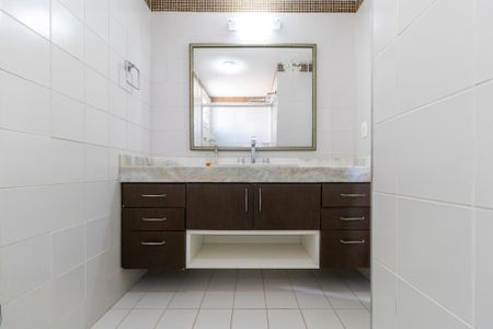 Apartamento à venda com 112m², 3 quartos e 2 vagasBanheiro da suíte