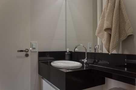 Apartamento à venda com 74m², 3 quartos e 2 vagasBanheiro da Suíte 1