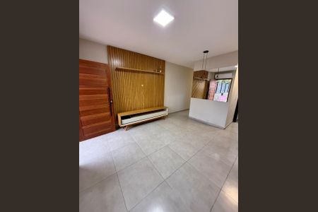 Casa à venda com 56m², 2 quartos e 2 vagasFoto 02