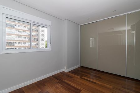 Apartamento à venda com 187m², 3 quartos e 2 vagas Apartamento à venda com 187m², 3 quartos e 2 vagasQuarto Suíte