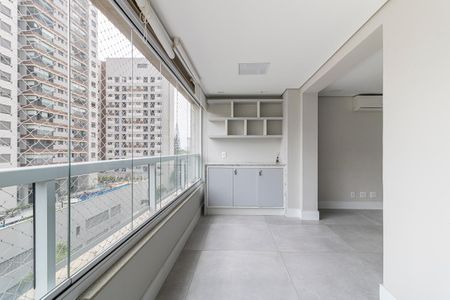 Apartamento à venda com 187m², 3 quartos e 2 vagas Apartamento à venda com 187m², 3 quartos e 2 vagasVaranda