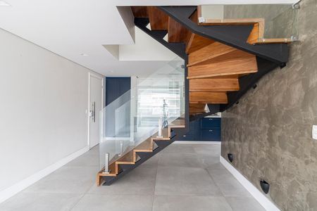 Apartamento à venda com 187m², 3 quartos e 2 vagas Apartamento à venda com 187m², 3 quartos e 2 vagasEscada