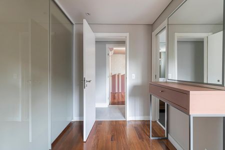 Apartamento à venda com 187m², 3 quartos e 2 vagas Apartamento à venda com 187m², 3 quartos e 2 vagasQuarto Suíte