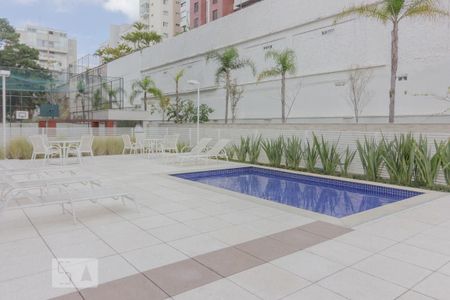 Apartamento à venda com 187m², 3 quartos e 2 vagas Apartamento à venda com 187m², 3 quartos e 2 vagasÁrea comum - Piscina