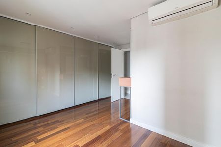 Apartamento à venda com 187m², 3 quartos e 2 vagas Apartamento à venda com 187m², 3 quartos e 2 vagasQuarto Suíte