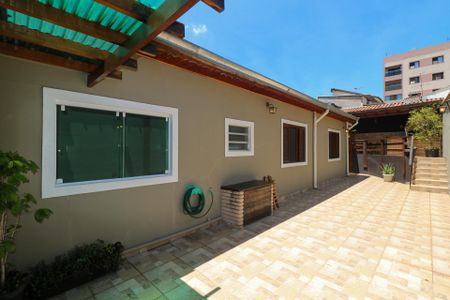 Casa à venda com 188m², 2 quartos e 2 vagas Casa à venda com 188m², 2 quartos e 2 vagasQuintal