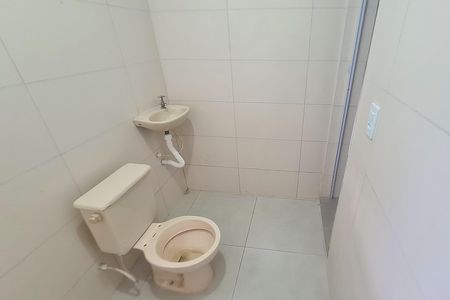 Banheiro de casa para alugar com 2 quartos, 55m² em Parque Continental I, Guarulhos