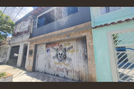 Casa para alugar com 55m², 2 quartos e sem vaga Casa para alugar com 55m², 2 quartos e sem vagaFachada do imóvel com placa QuintoAndar