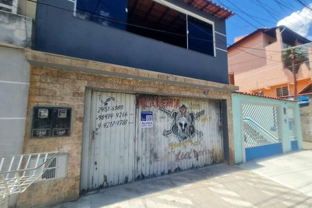 Casa para alugar com 55m², 2 quartos e sem vaga Casa para alugar com 55m², 2 quartos e sem vagaFachada do imóvel com placa QuintoAndar