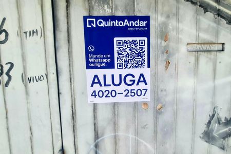 Casa para alugar com 55m², 2 quartos e sem vaga Casa para alugar com 55m², 2 quartos e sem vagaFachada do imóvel com placa QuintoAndar