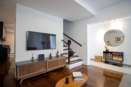 Sala de casa à venda com 4 quartos, 200m² em Vila Progredior, São Paulo