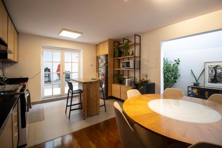 Casa à venda com 200m², 4 quartos e 2 vagasCozinha 