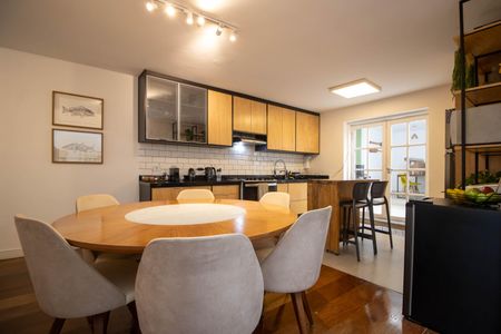 Casa à venda com 200m², 4 quartos e 2 vagasCozinha 