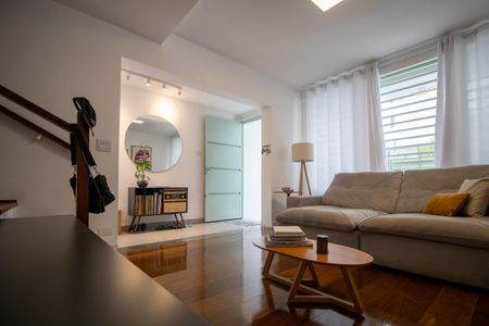 Sala de casa à venda com 4 quartos, 200m² em Vila Progredior, São Paulo