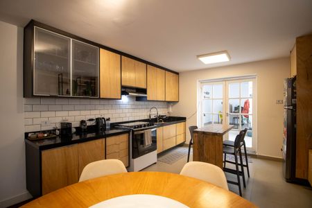 Casa à venda com 200m², 4 quartos e 2 vagasCozinha 