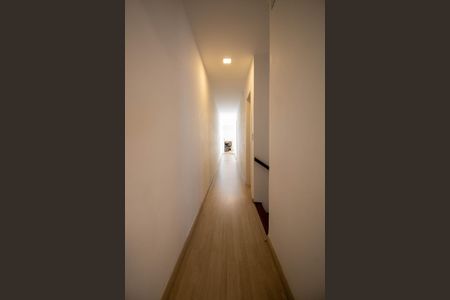 Corredor  de casa à venda com 4 quartos, 200m² em Vila Progredior, São Paulo