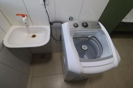 Banheiro Social de kitnet/studio para alugar com 0 quarto, 30m² em Sumarezinho, Ribeirão Preto