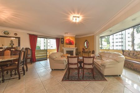 Apartamento à venda com 240m², 4 quartos e 3 vagasSala