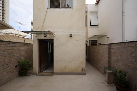 Casa à venda com 150m², 3 quartos e 2 vagasQuintal - Corredor lateral