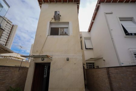 Casa à venda com 150m², 3 quartos e 2 vagasQuintal - Corredor lateral