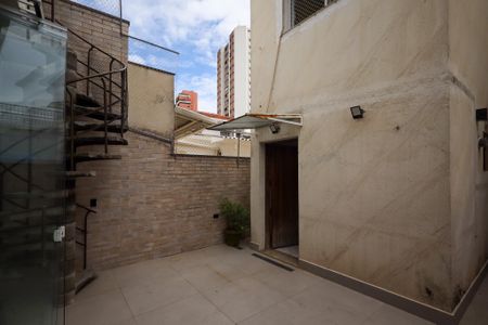 Casa à venda com 150m², 3 quartos e 2 vagasQuintal - Corredor lateral