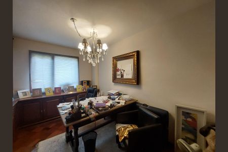 Casa para alugar com 547m², 4 quartos e 5 vagasEscritório