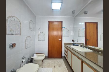 Casa para alugar com 547m², 4 quartos e 5 vagasBanheiro da Suíte 4